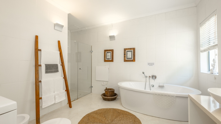 6 Bedroom Property for Sale in Agulhas Western Cape